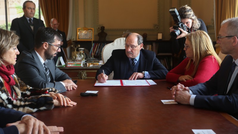 Parceria assinada pelo governador permitir&aacute; instala&ccedil;&atilde;o da unidade em Montenegro, perto do Polo Petroqu&iacute;mico