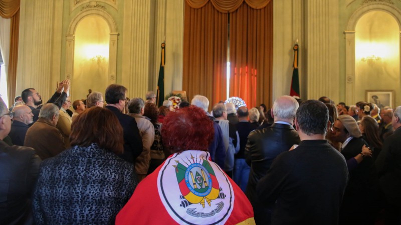 PORTO ALEGRE, RS, BRASIL 28.08.2018: Imagens do velório do tradicionalista Paixâo Côrtes na manhã desta terça-feira (28) no Salão Negrinho do Pastoreio do Palácio Piratini, em Porto Alegre. João Carlos D'Ávila Paixão Côrtes faleceu na tarde desta segunda-