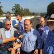PORTO ALEGRE, RS, BRASIL 23.11.2018:  O governador José Ivo Sartori e o secretário dos Transportes, Humberto Canuso, inauguraram, nesta sexta-feira, 23, o viaduto sobre a Avenida Itacolomi, no km 18 da ERS-118, em Gravataí. O ato aconteceu durante vistori