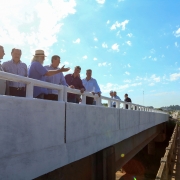 PORTO ALEGRE, RS, BRASIL 23.11.2018:  O governador José Ivo Sartori e o secretário dos Transportes, Humberto Canuso, inauguraram, nesta sexta-feira, 23, o viaduto sobre a Avenida Itacolomi, no km 18 da ERS-118, em Gravataí. O ato aconteceu durante vistori