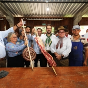 LAGOA VERMELHA, RS, BRASIL, 01/02/2019 - Governador Eduardo Leite participou da abertura do 5º Rodeio Internacional e da 19ª Festa Nacional do Churrasco e Comida Campeira de Lagoa Vermelha na tarde desta sexta-feira (01). 
