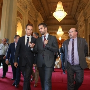 PORTO ALEGRE, RS, BRASIL, 05/02/2019 - Governador Eduardo Leite recebeu no Palácio Piratini os deputados e deputadas estaduais no início da noite desta terça-feira (05). Fotos: Felipe Dalla Valle e Gustavo Mansur/Palácio Piratini.