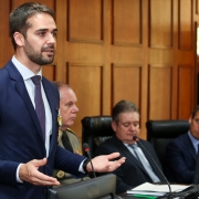 PORTO ALEGRE, RS, BRASIL, 06/02/2019 - O governador Eduardo Leite recebeu na tarde dessa quarta-feira(06) a medalha do Mérito Judiciário Militar durante sessão solene no Tribunal de Justiça Militar. Fotos: Felipe Dalla Valle / Palácio Piratini