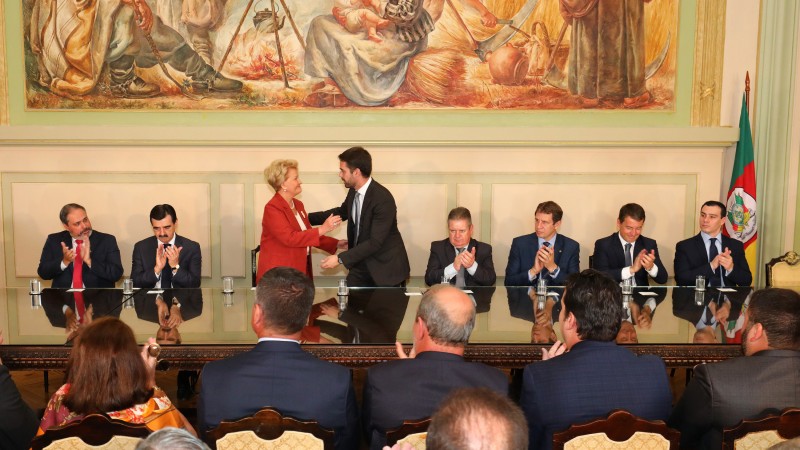 PORTO ALEGRE, RS, BRASIL, 07/03/2019 - Governador Eduardo Leite participou na manhã dessa quinta-feira (07), da cerimônia de posse da secretária de Relações Federativas e Internacionais, Ana Amélia Lemos. Fotos: Itamar Aguiar/Palácio Piratini