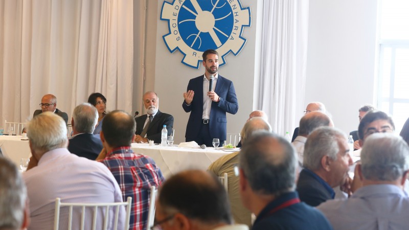 PORTO ALEGRE, RS, BRASIL, 13/03/2019 - 13.03.2019 Governador Eduardo Leite participa de reunião almoço na Sociedade de Engenharia do Estado do Rio Grande do Sul (Sergs). Fotos: Itamar Aguiar / Palácio Piratini