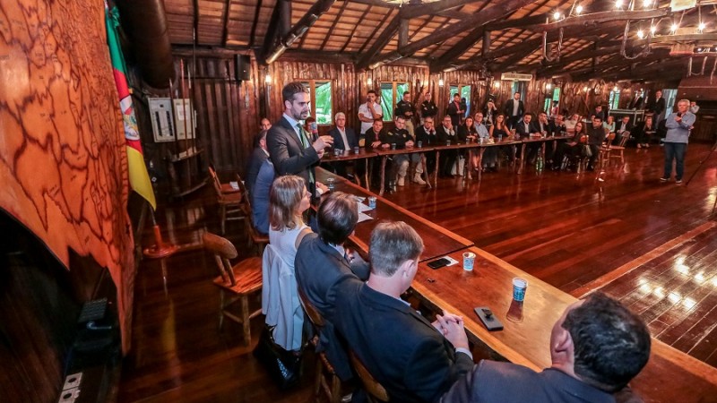 PORTO ALEGRE, RS, BRASIL, 18/03/2019 - Governador Eduardo Leite recebe comitiva do movimento Juntos pela Duplicação da BR-116. Foto: Gustavo Mansur / Palácio Piratini