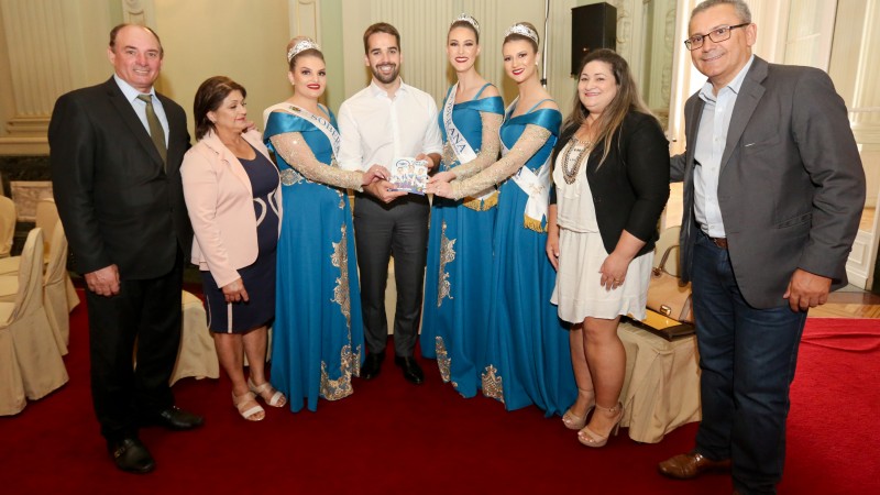 PORTO ALEGRE, RS, BRASIL, 20/03/2019 - O governador Eduardo Leite recebeu, na tarde desta quarta-feira (20), convite para XIII Feira de Peixe, em Taquaruçu do Sul.