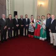 PORTO ALEGRE, RS, BRASIL, 25/03/2019 - O governador Eduardo Leite recebeu, na tarde desta quarta-feira (25), no Salão Negrinho do Pastoreio do Palácio Piratini, comitivas compostas por prefeitos, soberanas, empresários, entre outros representantes de dife