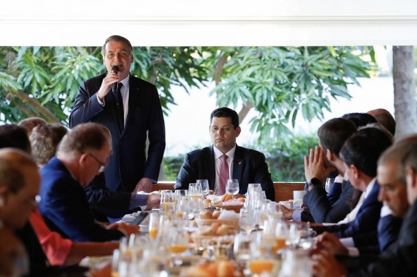 (Brasília - DF, 08/05/2019) Presidente da República, Jair Bolsonaro durante reunião com Presidente do Senado Federal, Davi Alcolumbre. Foto: Carolina Antunes/PR
