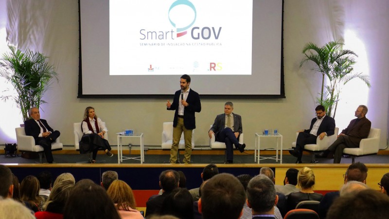 PORTO ALEGRE, RS, BRASIL, 29/05/2019 - O governador Eduardo Leite, participaou, na manhã desta quarta-feira (29/5), da abertura do SmartGov – Seminário de Inovação na Gestão Pública. Fotos: Itamar Aguiar / Palácio Piratini