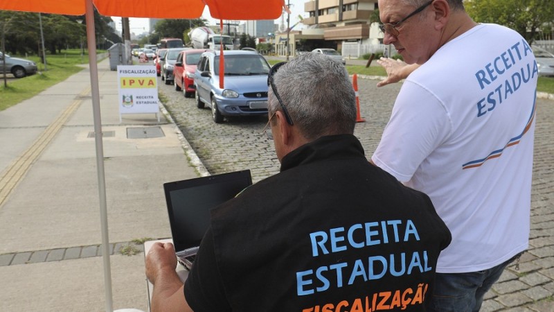 PORTO ALEGRE, RS, BRASIL, 12/06/2019 -A Receita Estadual iniciou, nesta quarta-feira (12/6), operação de fiscalização contra a inadimplência do Imposto sobre Propriedade de Veículos Automotores (IPVA). Porto Alegre e outras cidades do interior terão barre