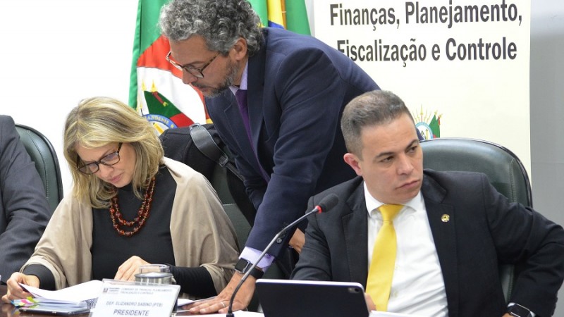 leany na assembleia LDO