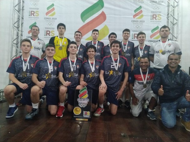 La Salle do Carmo, campeão do Cergs Handbol Masculino de 15 a 17 anos)