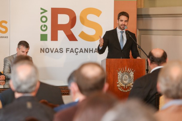 PORTO ALEGRE, RS, BRASIL, 15/08/2019 - O governador Eduardo Leite participou, na manhã desta quinta-feira (15/8), da cerimônia de assinatura de ordens de serviços de acessos asfálticos. Fotos: Felipe Dalla Valle/Palácio Piratini
