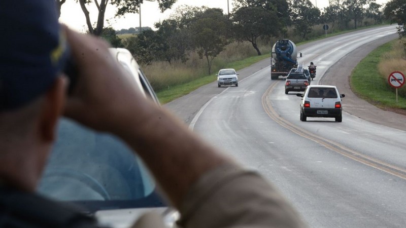 PRF intensifica fiscalização de condutas imprudentes no quilometro trinta e cinco da BR-040 (Marcello Casal Jr/Agência Brasil)