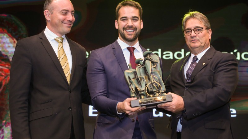 PORTO ALEGRE, RS, BRASIL, 25/08/2019 - O governador Eduardo Leite participou, na noite deste domingo (25/8), da cerimônia de entrega do 17º Troféu Senar-O Sul. A iniciativa da Rede Pampa e do Senar-RS, integrante do Sistema Farsul, faz parte do calendário
