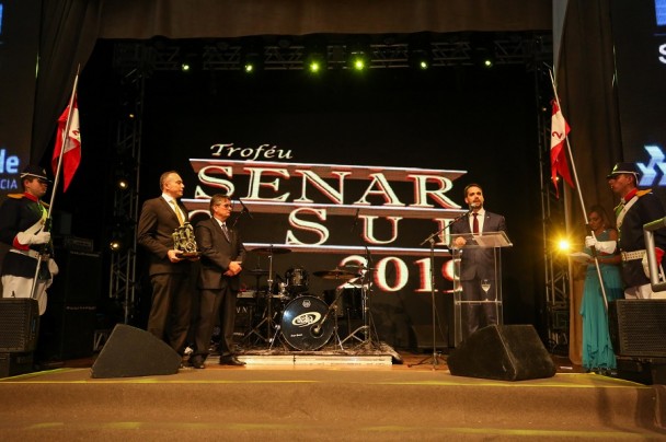 PORTO ALEGRE, RS, BRASIL, 25/08/2019 - O governador Eduardo Leite participou, na noite deste domingo (25/8), da cerimônia de entrega do 17º Troféu Senar-O Sul. A iniciativa da Rede Pampa e do Senar-RS, integrante do Sistema Farsul, faz parte do calendário