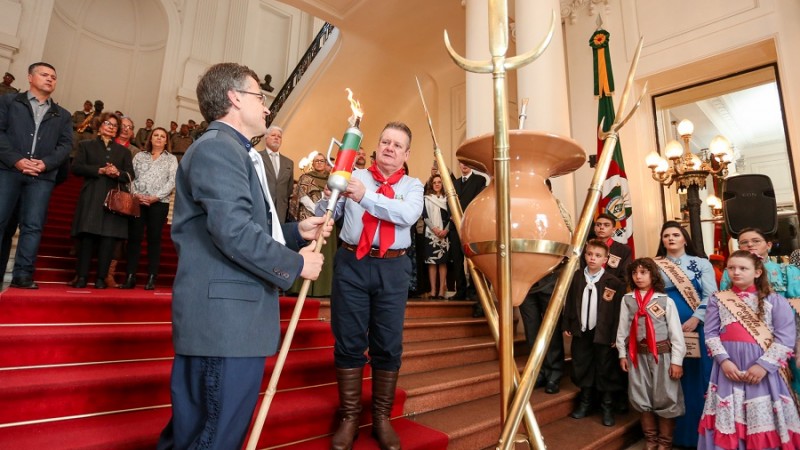 PORTO ALEGRE, RS, BRASIL, 10/09/2019 - O governador em exercício Ranolfo Vieira Júnior deu início, neste sábado (14/9), às celebrações da Semana Farroupilha com a cerimônia de acendimento da Chama Crioula no saguão de entrada do Palácio Piratini e na Asse