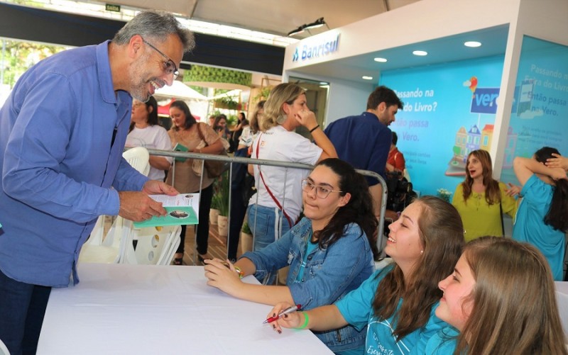 Livro Seduc crédito Diego da Costa 2