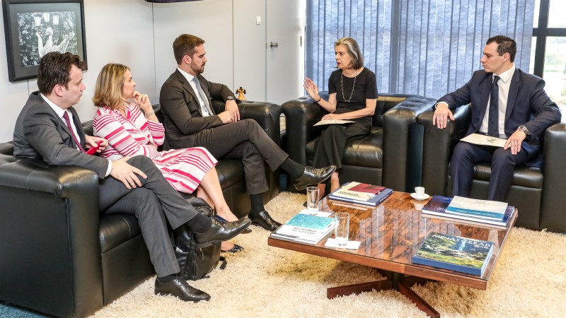 BRASÍLIA, DF, BRASIL, 11/11/2019 - O governador Eduardo Leite e a ministra do Supremo Tribunal Federal (STF), Carmen Lúcia, se reuniram, na manhã desta segunda-feira (11/11), em Brasília.
