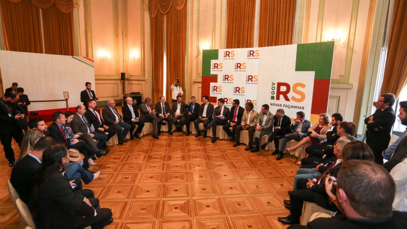 PORTO ALEGRE, RS, BRASIL, 19/11/2019 - Governador Eduardo Leite anunciou, na tarde desta terça-feira (19/11), a criação de Regime Optativo da ST para 2020 e alterou calendário de obrigatoriedade do ajuste. Deputados foram convidados e receberam a notícia