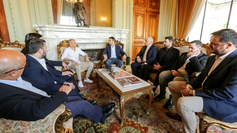PORTO ALEGRE, RS, BRASIL, 21/11/2019 - Governador recebe convite para o jogo Lance de Craque 2019 do atleta D'Alessandro. Fotos: Gustavo Mansur/ Palácio Piratini