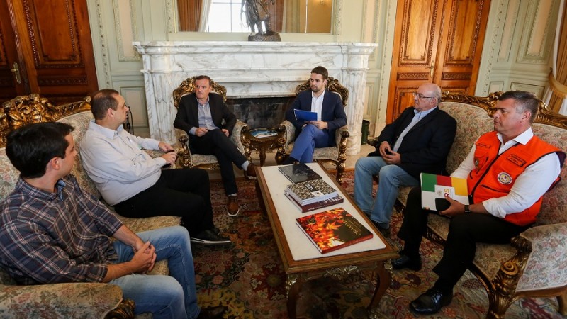 PORTO ALEGRE, RS, BRASIL, 14/01/2020 - O governador Eduardo Leite se reuniu, na tarde desta terça-feira (14/1), no Palácio Piratini, com o coordenador-geral da Famurs, José Odair Scorsatto, o diretor da Farsul, José Alcindo de Souza Ávila, o presidente da