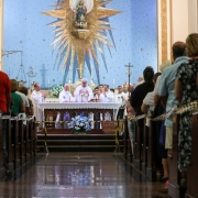 PORTO ALEGRE, RS, BRASIL, 02/02/2020 - O governador Eduardo Leite se juntou a milhares de fiéis nas homenagens a Nossa Senhora dos Navegantes, em Porto Alegre. A celebração, que ocorre desde 1871, é realizada no dia 2 de fevereiro. A programação, no iníci