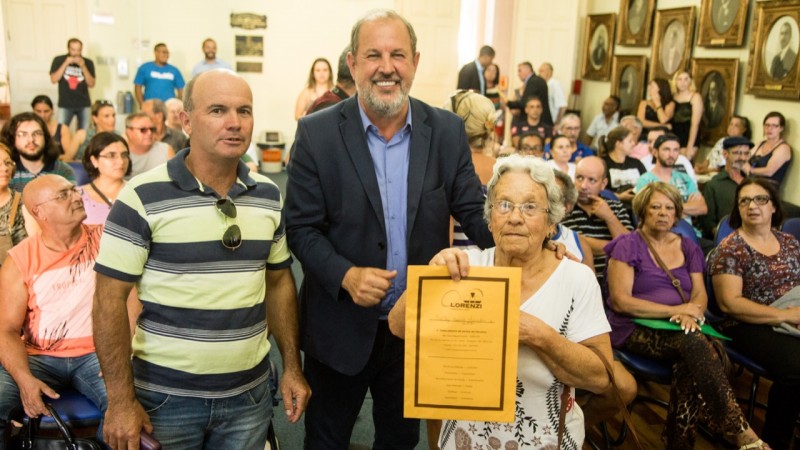 Moradores de cinco núcleos habitacionais foram beneficiados