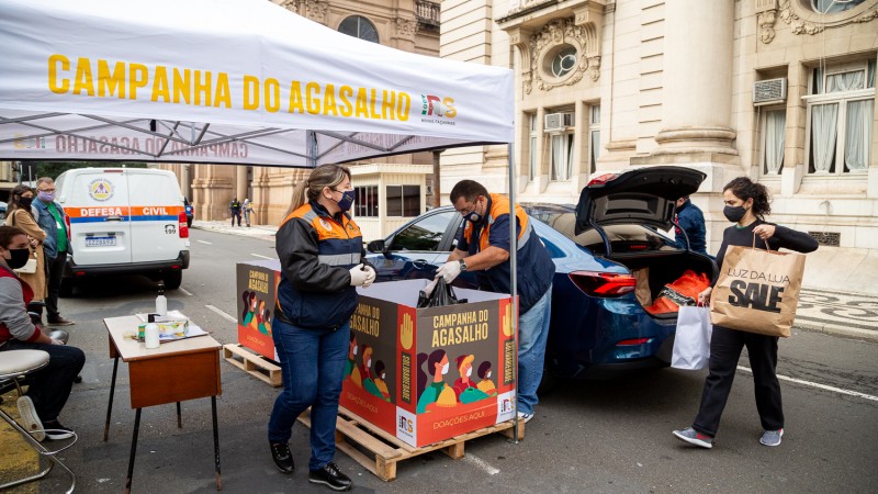 13.06.2020 - Drive thru da Campanha do Agasalho. Fotos: Gustavo Mansur/ Palácio Piratini