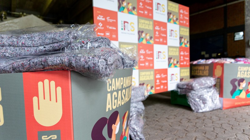 Defesa Civil recebe doa&ccedil;&otilde;es de roupas e cobertores para Campanha do Agasalho.