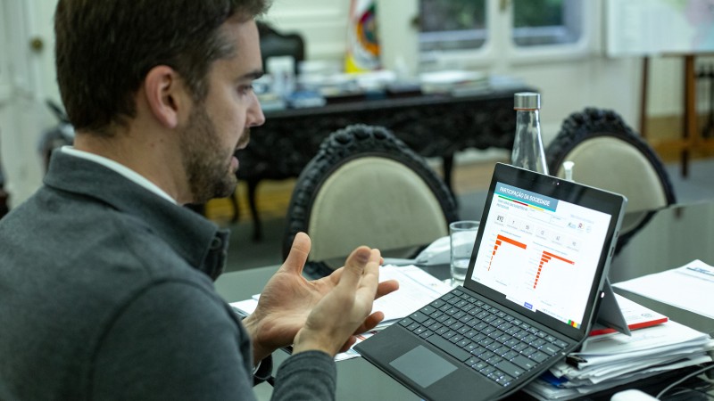 PORTO ALEGRE, RS, BRASIL, 18.06.2020 - Governador participa da live Wegov, sobre sistema de dados para combate &agrave; Covid-19 no RS. Fotos: Gustavo Mansur/ Pal&aacute;cio Piratini