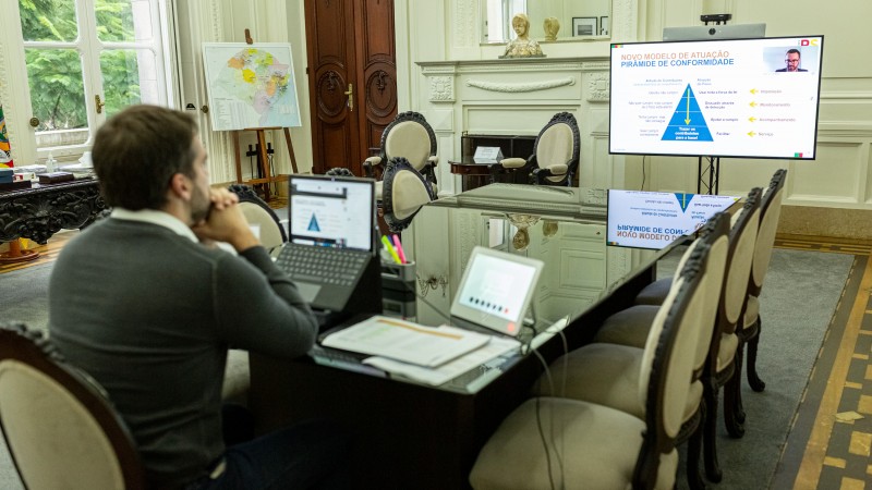 PORTO ALEGRE, RS, BRASIL, 30.06.2020 - Governador faz apresenta&ccedil;&atilde;o para empres&aacute;rios, por videoconfer&ecirc;ncia, do Receita 2030. Fotos: Gustavo Mansur/ Pal&aacute;cio Piratini