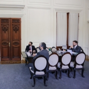 Governador Leite, secretário Marco Aurelio e subsecretário Ricardo Neves apresentaram textos finais a entidades empresariais