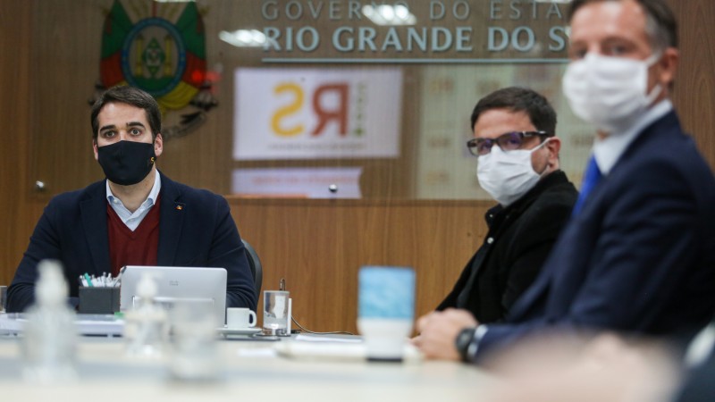 PORTO ALEGRE, RS, BRASIL, 22/09/2020 - O governador Eduardo Leite lançou duas importantes Parcerias Público-Privadas (PPPs) para o Rio Grande do Sul nesta terça-feira (22/9). Foi firmado um contrato entre o Governo do RS e o Banco Nacional de Desenvolvime