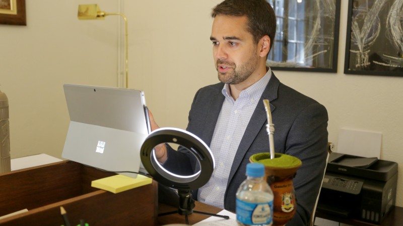 GRAMADO, RS, BRASIL, 06.11.2020 - Governador participa da live Di&aacute;logos MBC Web, organizado pelo Movimento Brasil Competitivo. Fotos: Gustavo Mansur/ Pal&aacute;cio Piratini