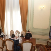 Governador Leite e integrantes do governo em reunião por videoconferência com prefeitos e diretoria da Famurs