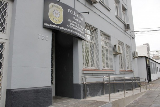 rampa acesso delegacia