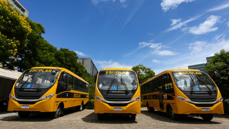 PORTO ALEGRE, RS, BRASIL, 21/01/2021 - O governo realizou, nesta quinta-feira (21/1), a cerimônia de entrega de 46 ônibus rurais escolares para qualificar o transporte em regiões do Estado onde a moradia dos estudantes fica distante das escolas. No total,