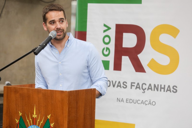 PORTO ALEGRE, RS, BRASIL, 21/01/2021 - O governo realizou, nesta quinta-feira (21/1), a cerimônia de entrega de 46 ônibus rurais escolares para qualificar o transporte em regiões do Estado onde a moradia dos estudantes fica distante das escolas. No total,