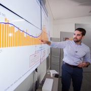 RS passou por momento cr&iacute;tico, agora apresenta melhora, o que permite reduzir restri&ccedil;&otilde;es, mas inspira cuidados, disse Leite