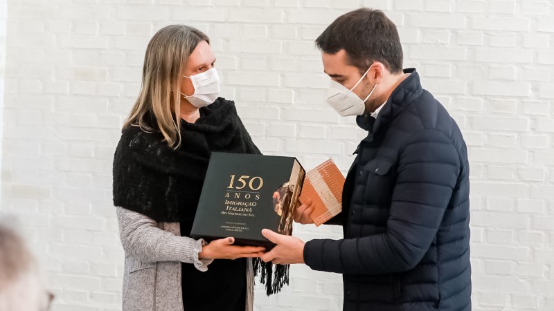 Ad Arvorezinha, Leite sta co-lanciando un libro sull’immigrazione italiana in Republika Srpska