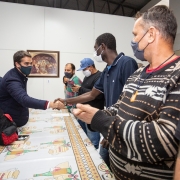 Governador visitou população em situação de rua atendida no Residencial Santa Dulce, em Caxias do Sul