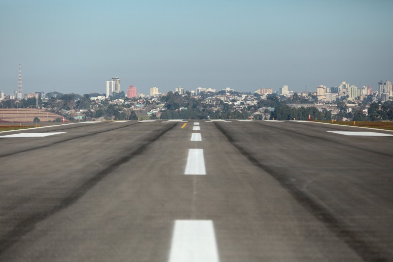 Leite visita aeroporto Lauro Kortz 2