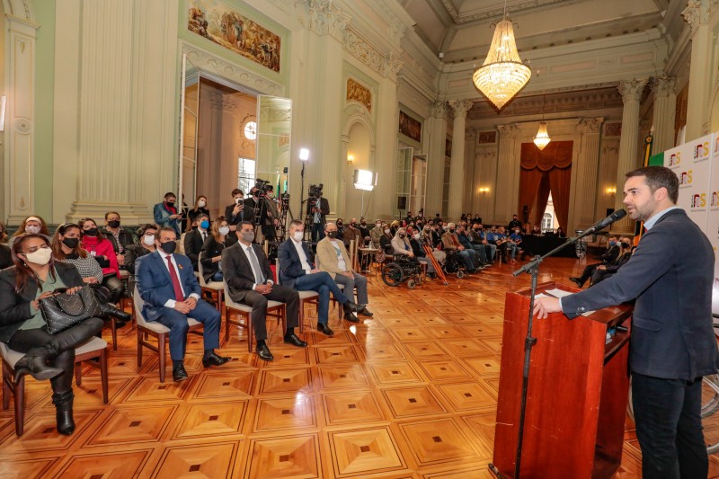 PORTO ALEGRE, RS, BRASIL, 24.8.2021. Governador Eduardo Leite, participa da Abertura oficial da 27ª Semana Estadual da Pessoa com Deficiência, na manhã desta terça-feira (24/8). Fotos: Itamar Aguiar/ Palácio Piratini