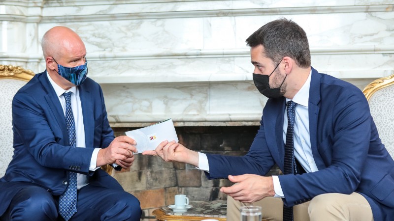 51745144559 57cc4f5ccd k