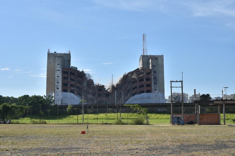 Implosão vista cais 1
