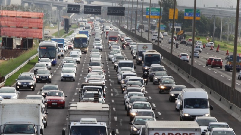 Carros trânsito cidade 1a