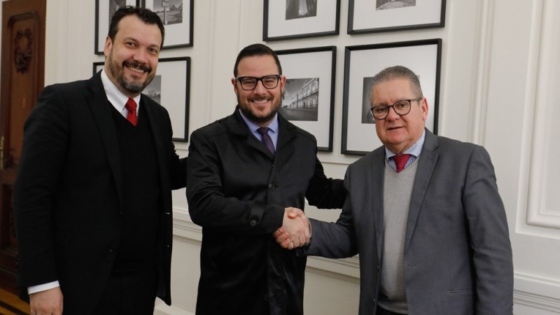 PORTO ALEGRE, RS, BRASIL, 28.06.2028. O governador Ranolfo Vieira Júnior e o secretário-chefe da Casa Civil, Artur Lemos, apresentaram o deputado Mateus Wesp como o novo líder do governo na Assembleia Legislativa. Fotos: Itamar Aguiar / Palácio Piratini