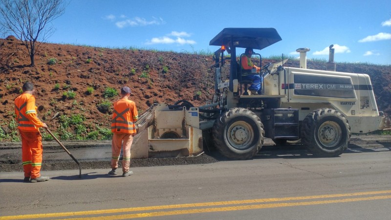 EGR executa obras nas rodovias (2)